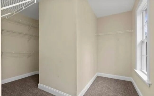 Building Photo - 102 Wire Grass Way
