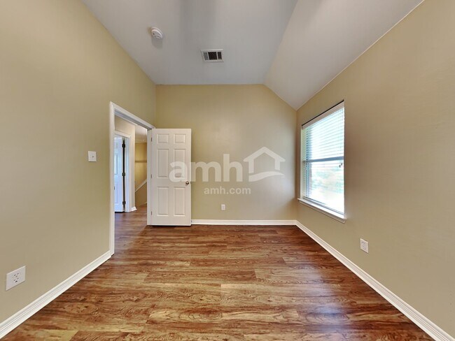 Building Photo - 310 Victory Ln