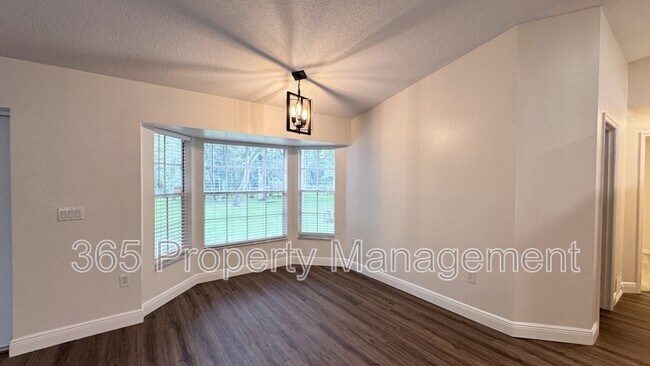 Building Photo - 616 Erin Way