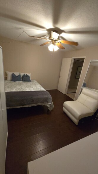 Building Photo - 9000 Bissonnet St