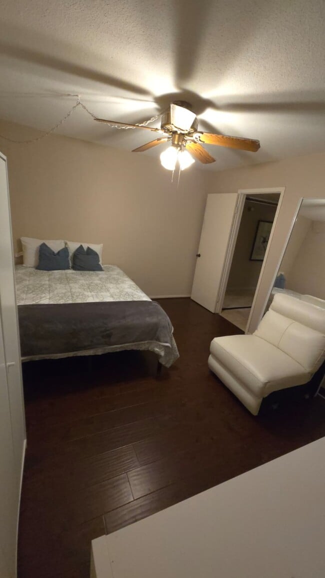 Building Photo - 9000 Bissonnet St