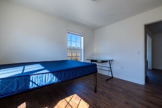Building Photo - 102-L University Village