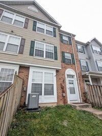 Building Photo - Recently renovated townhome in Ballenger C...