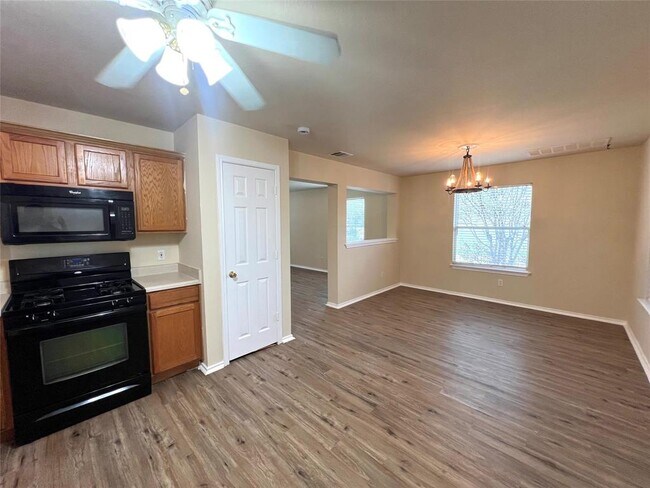 Building Photo - 2829 Deerfern Ln
