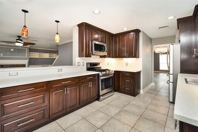 Building Photo - 1430 Acorn Ct
