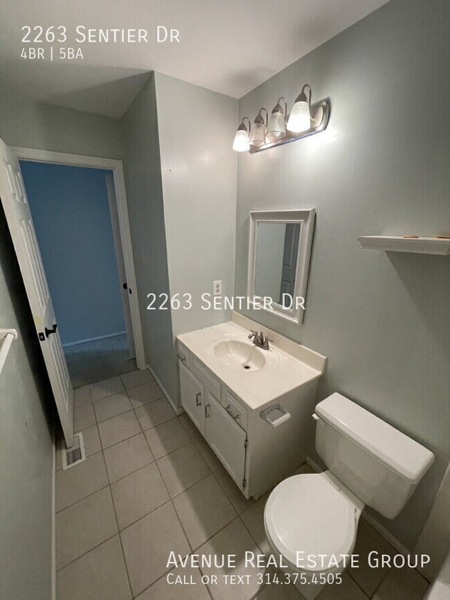 Building Photo - 2263 Sentier Dr