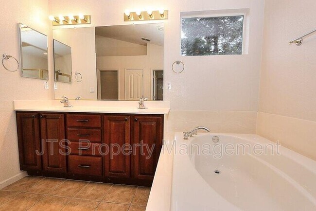 Building Photo - 3240 Big Bear Dr