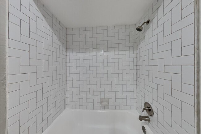 Building Photo - 6214 Arcadian Shores Dr