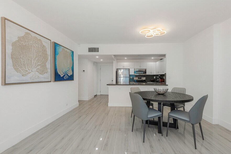 Building Photo - 2301 Collins Ave