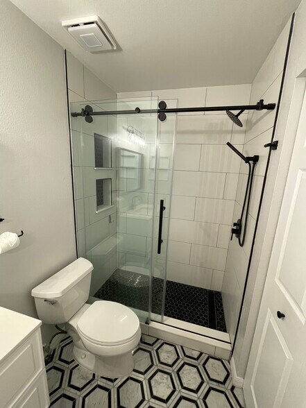 Building Photo - 2400 Feather Sound Dr