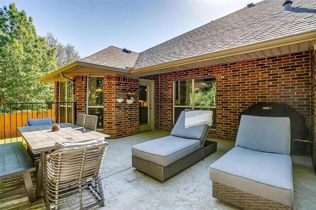 Building Photo - 750 Shady Tree Ct