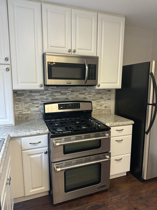 Building Photo - 3 Bedroom/1.5 Bath w/partial Mountain Views