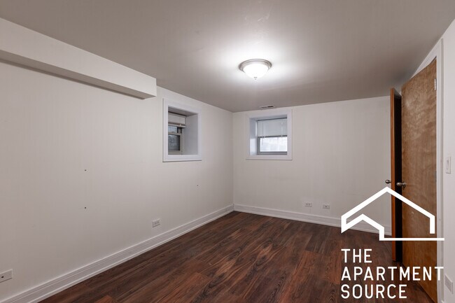 Building Photo - 2835 N Damen Ave