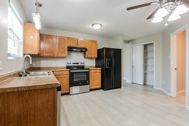 Building Photo - 2028 Prairie Sky Ln