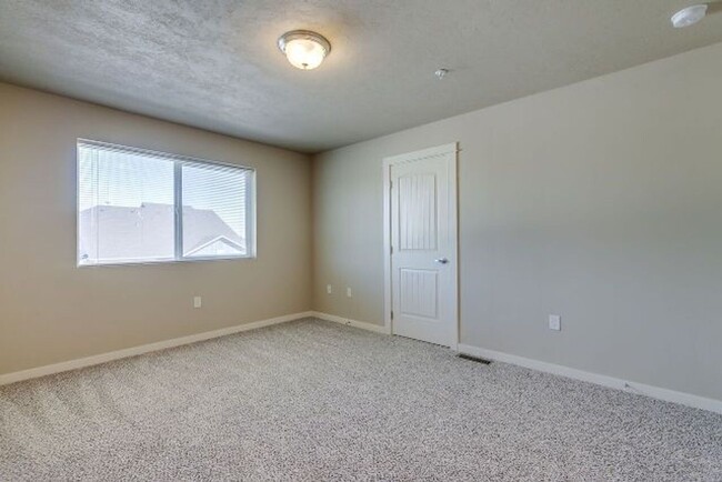 Building Photo - Shallow Creek D