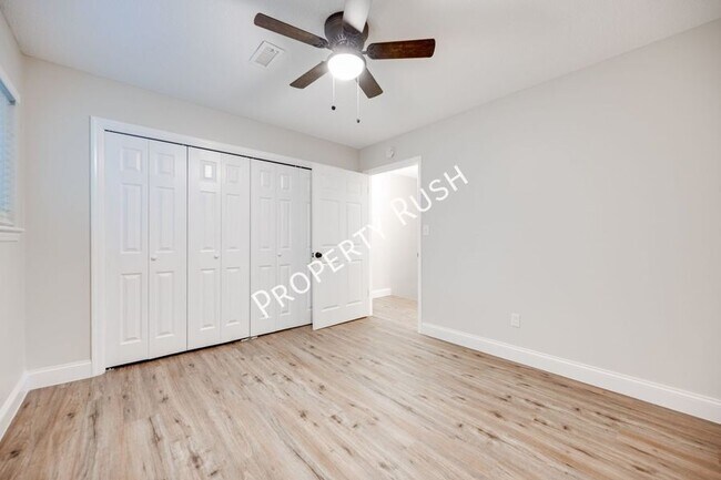 Building Photo - 2323 Green Forest Dr