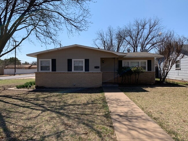 Building Photo - Recently Renovated Home Near Texas Tech Un...