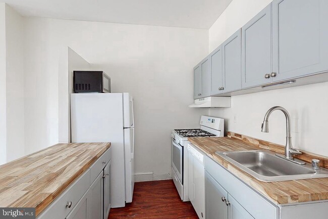Building Photo - 929 N Calvert St