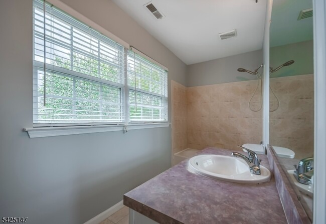 Building Photo - 227 Winding Hill Dr