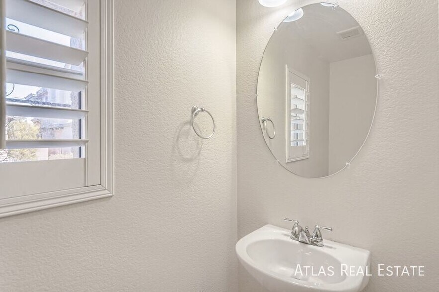 Building Photo - 10427 Wildflower Gully St