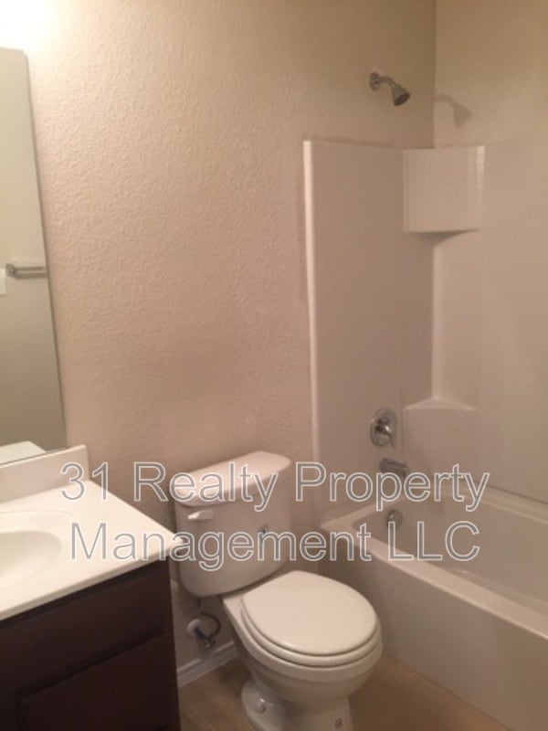 Building Photo - 1305 Swan Ridge Dr