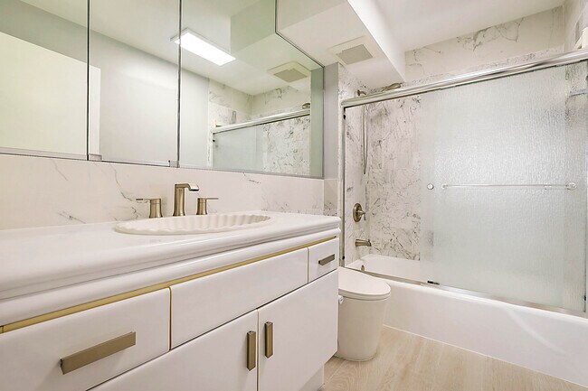 Building Photo - 2121 N Ocean Blvd