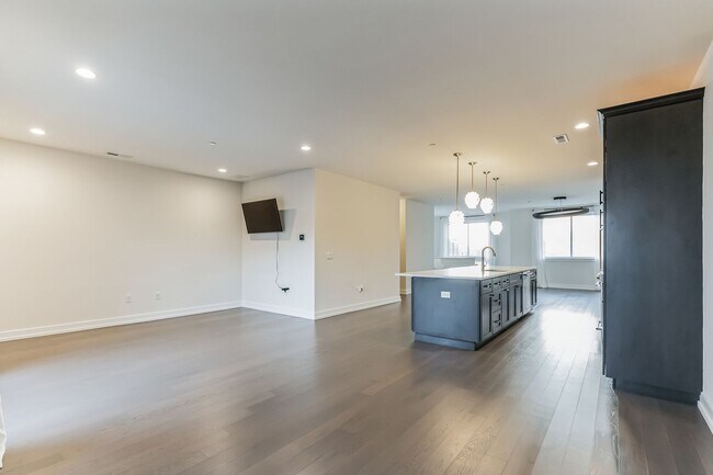 Building Photo - Stunning Carriage Home in the King of Prussia Town Center