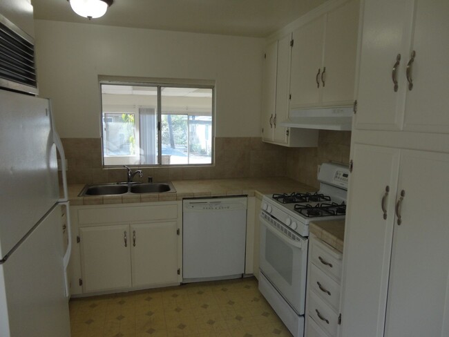 Building Photo - Close to SDSU 4 Bedroom Home!!