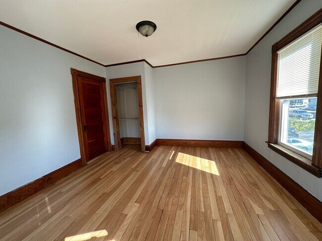 Building Photo - 449 Kelley St