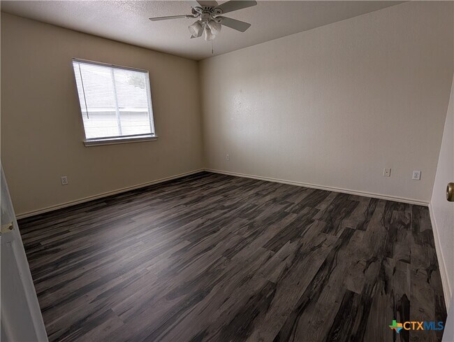 Building Photo - 885 Sagewood Trail