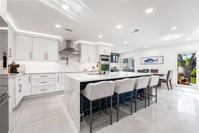 Building Photo - 2500 Monterey St