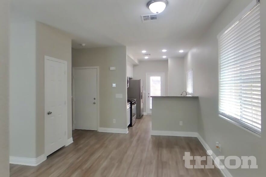 Building Photo - 9827 W Spinnaker Creek Ave