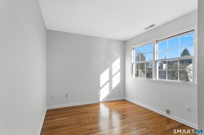 Building Photo - 30 Osborne Pl