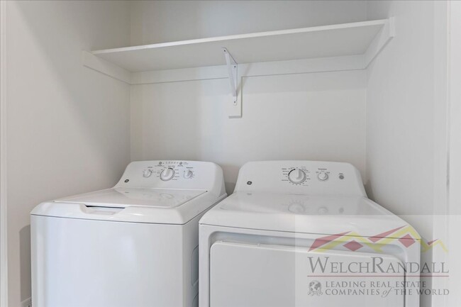 Building Photo - Beautiful 3 Bed 2.5 Bath Townhome in West ...