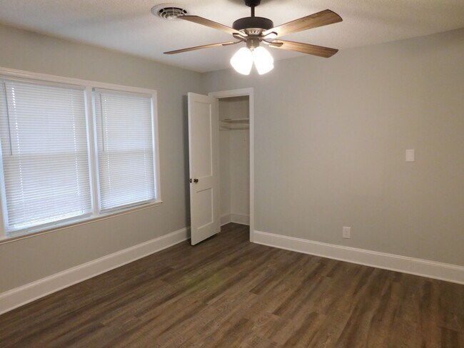 Building Photo - 418 Church Rd