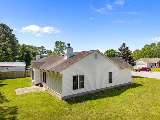 Building Photo - Welcome to Raintree!