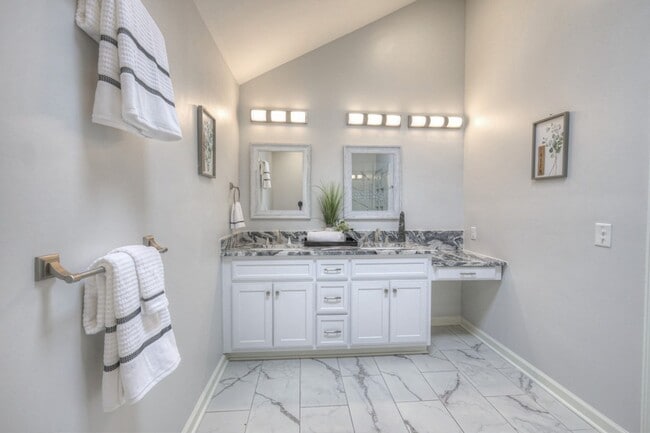 Building Photo - 204 Hogan Ln