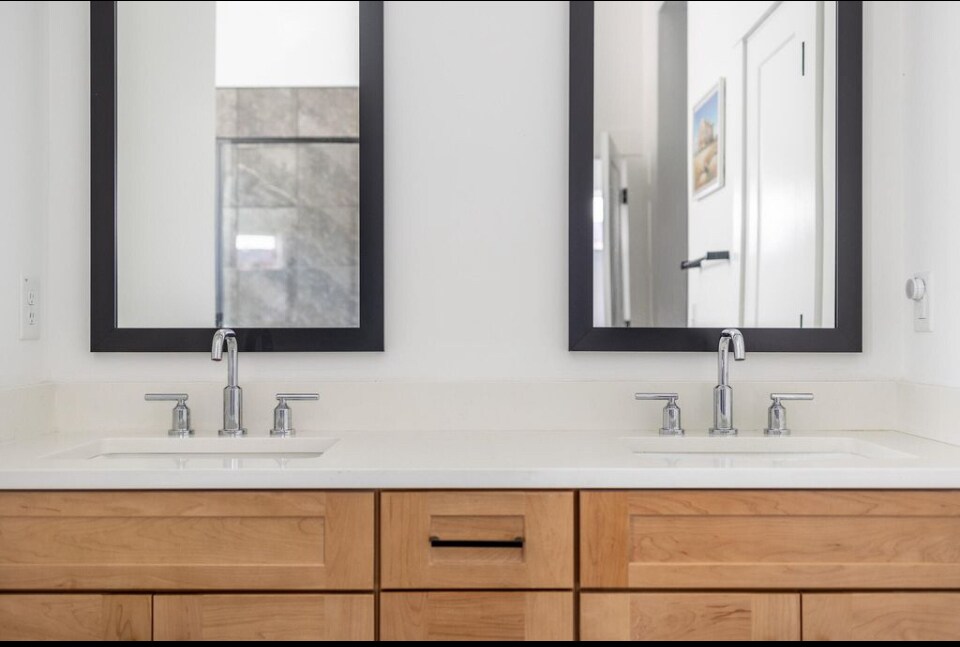 Building Photo - 610 Blueway Ave