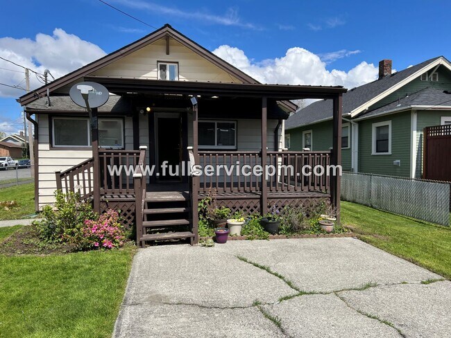 Building Photo - Wonderful corner lot home.