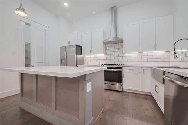 Building Photo - 1203 W 24th St