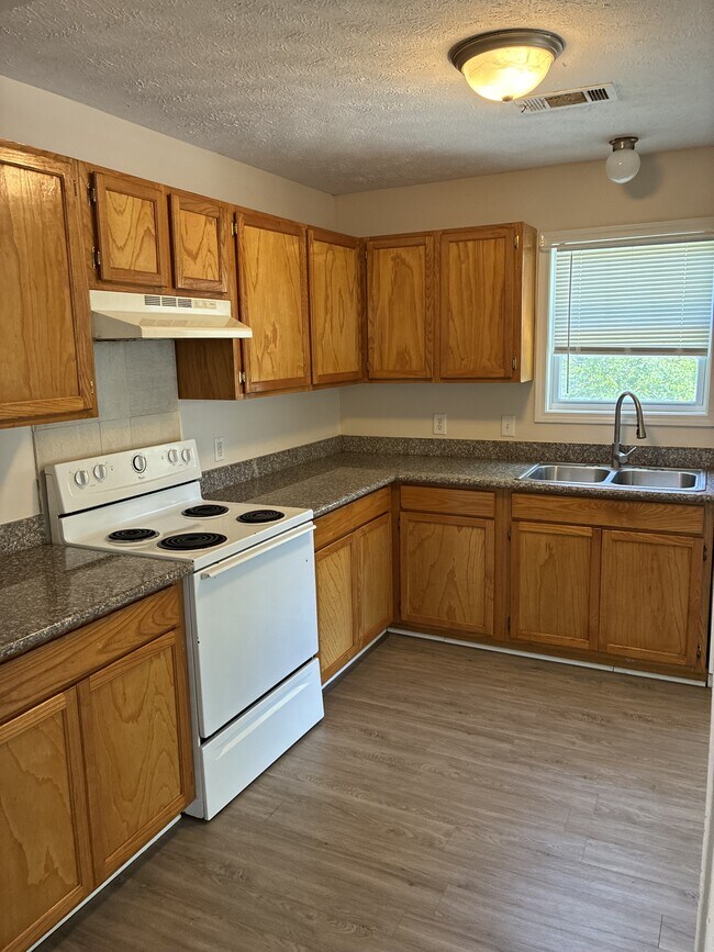 Building Photo - 6148 W Forrest St