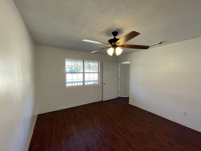 Building Photo - Spacious home on almost an acre in the hea...