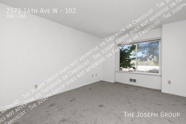Building Photo - 2572 14th Ave W