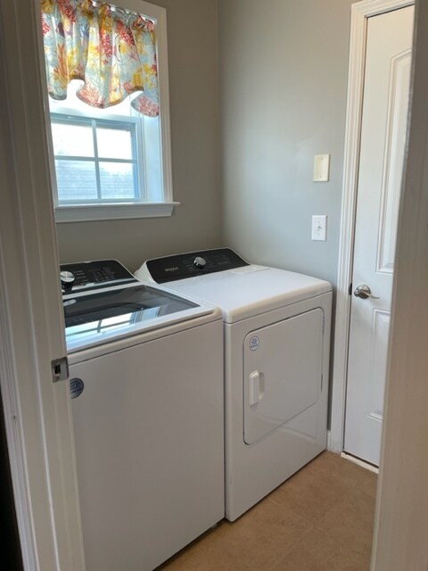 full washer/dryer off kitchen/door leading to garage (shelving behind door - 824 Wintercreeper Dr