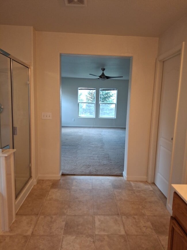 Building Photo - Lincoln Crossing, 2 Story 4 Bedroom, 2.5 bath, 2225sqft, Access to Clubhouse Pool & Amenities, Cu...