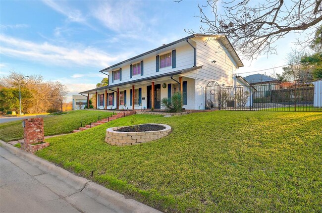 Building Photo - 3409 Lakeside Dr