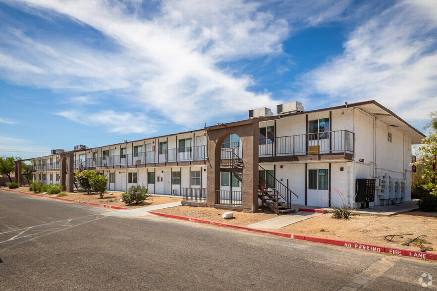 Primary Photo - Pinnacle Apartments