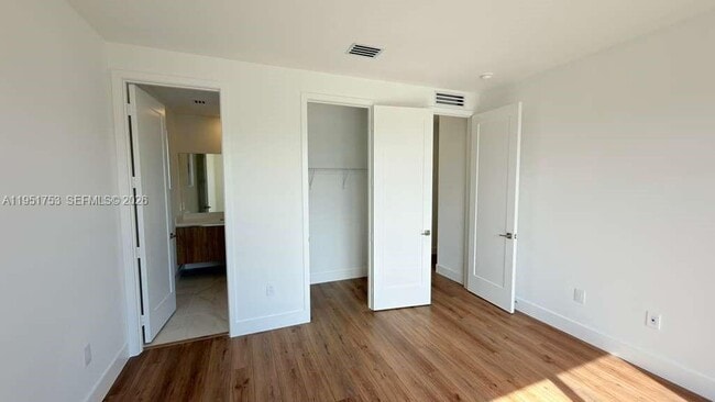 Building Photo - 19700 NE 14th Ave