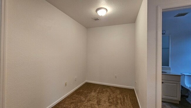 Building Photo - 2022 Island Dr