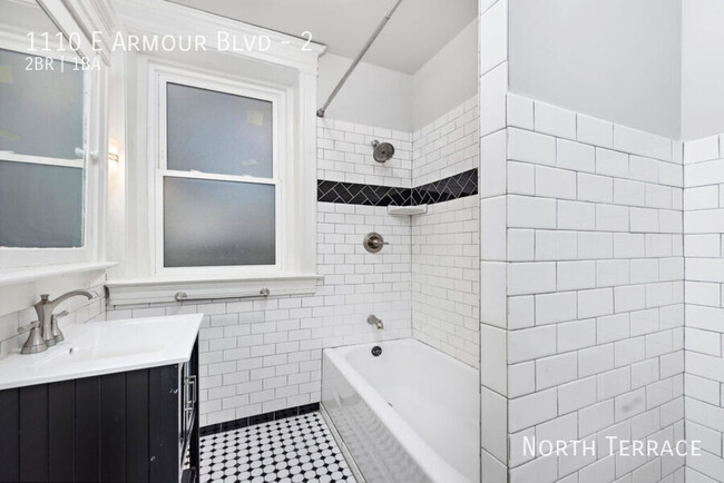 Building Photo - Big, Dreamy, VINTAGE 2BR Apartment - Near ...